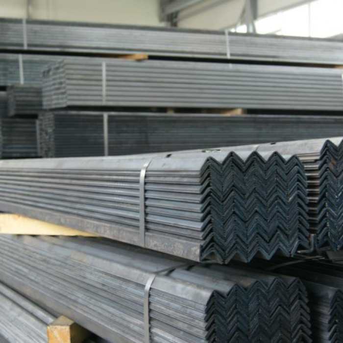 Уголок горячекатаный равнополочный 40х40х4 мм 6 м